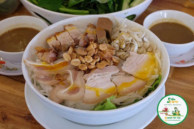 Bún mắm nêm thịt luộc