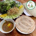 Thịt heo luộc cuốn rau sống Quảng Ngãi