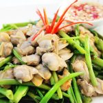 Hến trộn rau muống bào